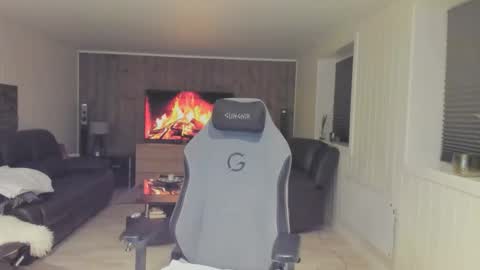 Snapshot of vodkabar123 chatting on 11.17.25 vodkabar123 online show from 11.17.25