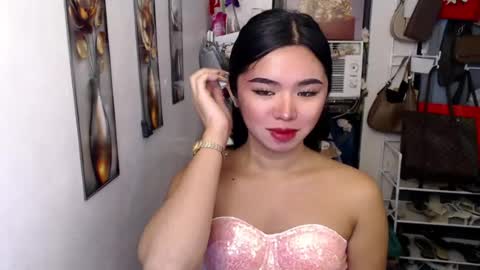 Snapshot of voganmarie chatting on 07.13.26 voganmarie online show from 07.13.26
