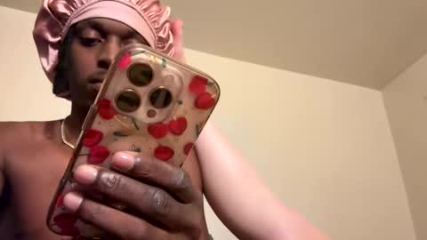 Snapshot of vonnieeb2x chatting on 10.26.25 vonnieeb2x online show from 10.26.25