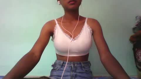 Snapshot of vounialdy chatting on 01.21.25 vounialdy online show from 01.21.25