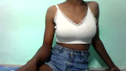 Snapshot of vounialdy chatting on 01.21.25 vounialdy online show from 01.21.25