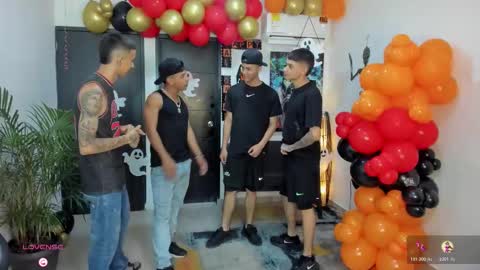 Snapshot of voyeurism_guys chatting on 10.21.25 voyeurism_guys online show from 10.21.25