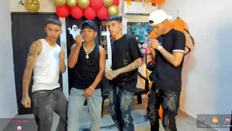 Snapshot of voyeurism_guys chatting on 10.25.25 voyeurism_guys online show from 10.25.25