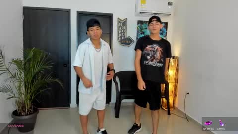 Snapshot of voyeurism_guys chatting on 11.09.25 voyeurism_guys online show from 11.09.25