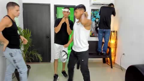 Snapshot of voyeurism_guys chatting on 11.10.25 voyeurism_guys online show from 11.10.25