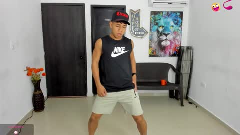 Snapshot of voyeurism_guys chatting on 11.21.25 voyeurism_guys online show from 11.21.25