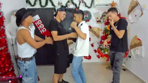 Snapshot of voyeurism_guys chatting on 12.15.25 voyeurism_guys online show from 12.15.25