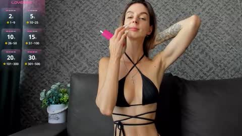 Snapshot of vvalkyriee chatting on 09.20.25 vvalkyriee online show from 09.20.25