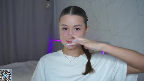 Snapshot of vvilly_wonka chatting on 09.24.25 Ethal - thank you for thumb up online show from 09.24.25