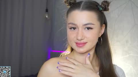 Snapshot of vvilly_wonka chatting on 10.08.25 Ethal - thank you for thumb up online show from 10.08.25