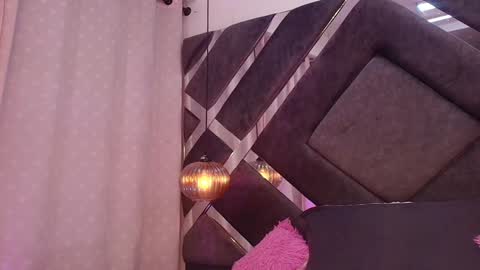 Snapshot of vvioleta_ chatting on 01.04.25 Violeta online show from 01.04.25