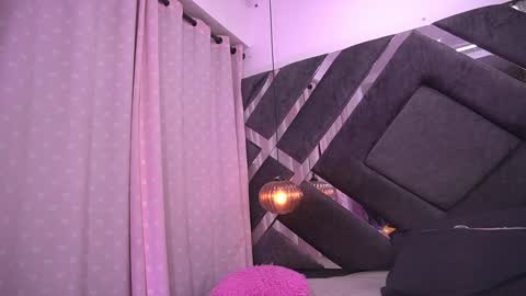 Snapshot of vvioleta_ chatting on 02.05.25 Violeta online show from 02.05.25
