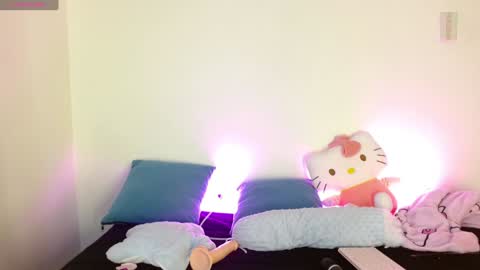 kitty SUPORT ME AND MY BABY SINGLE MOMY online show from 01.02.25