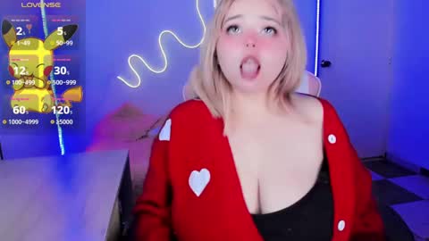 Snapshot of waifumochi_chan chatting on 09.25.25 online show from 09.25.25