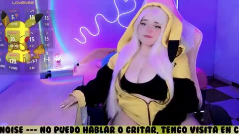 Snapshot of waifumochi_chan chatting on 11.15.25 online show from 11.15.25