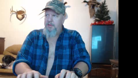 Snapshot of walkingbird chatting on 12.21.24 walkingbird online show from 12.21.24