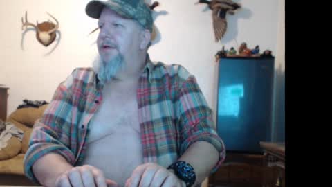 Snapshot of walkingbird chatting on 01.23.25 walkingbird online show from 01.23.25