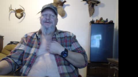 Snapshot of walkingbird chatting on 02.01.25 walkingbird online show from 02.01.25