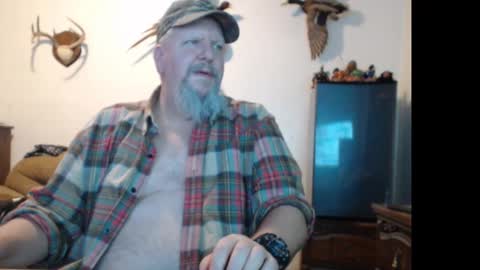 Snapshot of walkingbird chatting on 02.21.25 walkingbird online show from 02.21.25