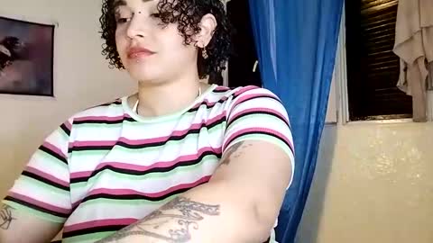 Snapshot of wallace_juli chatting on 10.28.25 Juli online show from 10.28.25