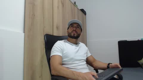 Snapshot of walter_brownn01 chatting on 10.30.25 WALTER BROWN  online show from 10.30.25