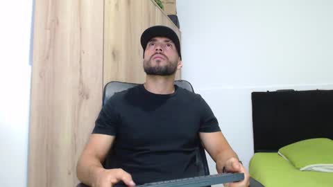 WALTER BROWN  online show from 11.27.25