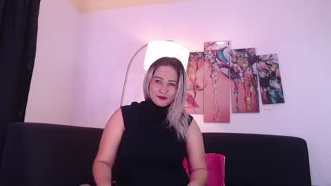 Snapshot of wandahairymilf chatting on 01.23.25 Wanda online show from 01.23.25