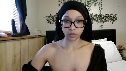 wanderlustgaal online show from 12.04.25