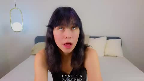 Snapshot of wanettabal chatting on 11.08.25 Betti online show from 11.08.25