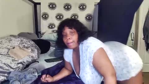 Snapshot of waterfalls69 chatting on 01.18.26 LAUREN LUSH online show from 01.18.26