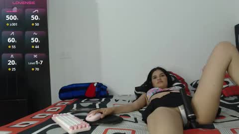 Snapshot of webcams_777 chatting on 09.30.25 luisa y paul online show from 09.30.25