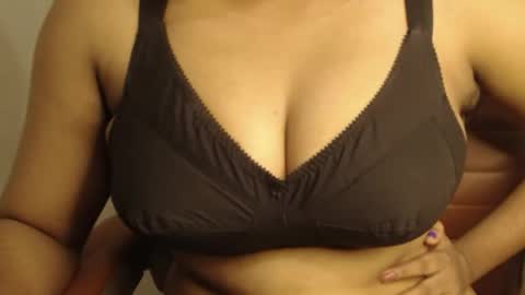 Snapshot of webshowxxx chatting on 04.22.26 mina online show from 04.22.26