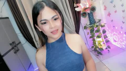 Hi Im LOVIE Please dont forget to follow and thumbs up me online show from 03.12.26