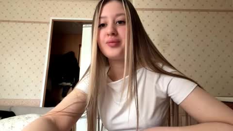 Snapshot of wendiepenniston chatting on 03.09.26 Wendi online show from 03.09.26