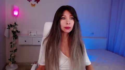 Wendi Foster online show from 11.17.25