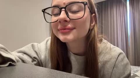 Snapshot of wendolynconverse chatting on 03.09.26 emilia online show from 03.09.26