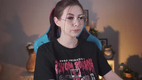 little girl who is always rightLisa online show from 01.12.25