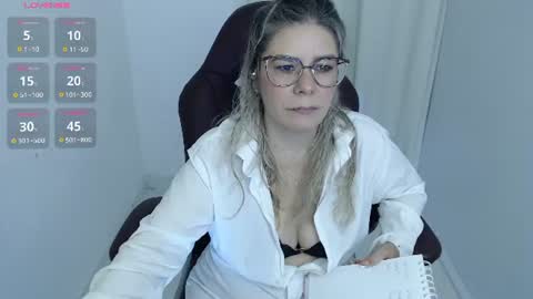 Snapshot of wet_liss chatting on 07.19.26 Diva online show from 07.19.26