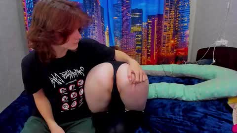 Snapshot of wettee_foxs chatting on 09.19.25 wettee_foxs online show from 09.19.25