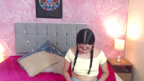 Snapshot of whanda_carvajal chatting on 10.04.25 whanda online show from 10.04.25