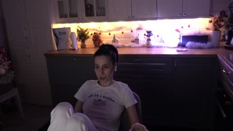 Snapshot of whats_her_name chatting on 01.05.25 Victoria Maria online show from 01.05.25