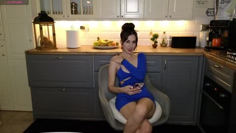 Snapshot of whats_her_name chatting on 01.13.25 Victoria Maria online show from 01.13.25