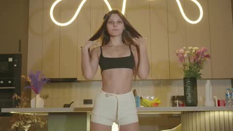 Snapshot of whisper_of_love chatting on 11.05.25 Naomi online show from 11.05.25