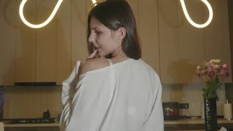 Snapshot of whisper_of_love chatting on 11.08.25 Naomi online show from 11.08.25