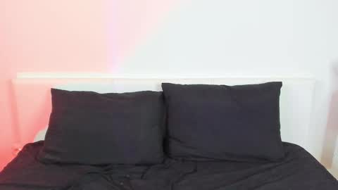 Snapshot of white_do11 chatting on 10.03.25 Bella online show from 10.03.25