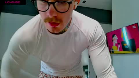 Snapshot of white_king999 chatting on 04.30.26 Max online show from 04.30.26