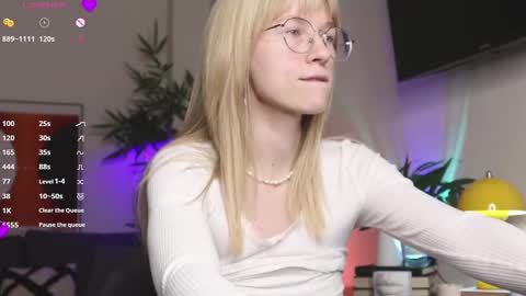 Snapshot of whiteanni chatting on 01.31.25 Anita online show from 01.31.25