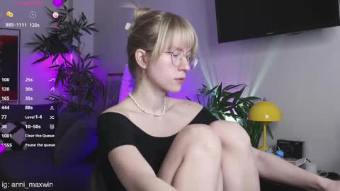 Snapshot of whiteanni chatting on 02.06.25 Anita online show from 02.06.25