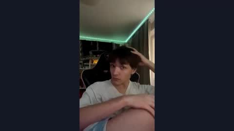 Snapshot of whitekingg chatting on 11.22.25 whitekingg online show from 11.22.25