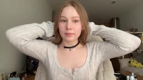 Snapshot of whoisalisa chatting on 05.15.26 Alisa online show from 05.15.26